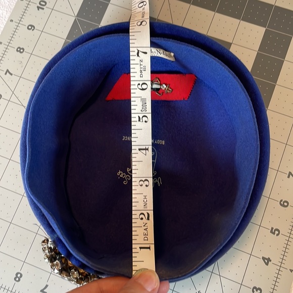 Vintage cobalt blue velour beret style hat with statement rhinestone pin - Picture 14 of 14